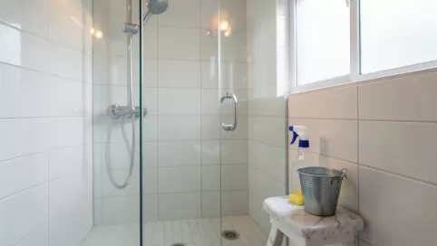 czym myć łazienkę po remoncie